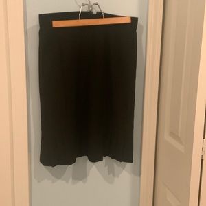 East 5th black, pleated skirt